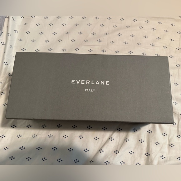 Everlane V Heel - Black Suede Pointed Toe Kitten Heel - Picture 4 of 6